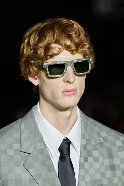 Look 15